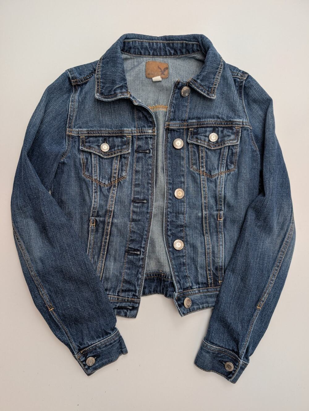 American Eagle Women’s XS Denim Jean Jacket Medium-Wash Cropped Trucker Distress